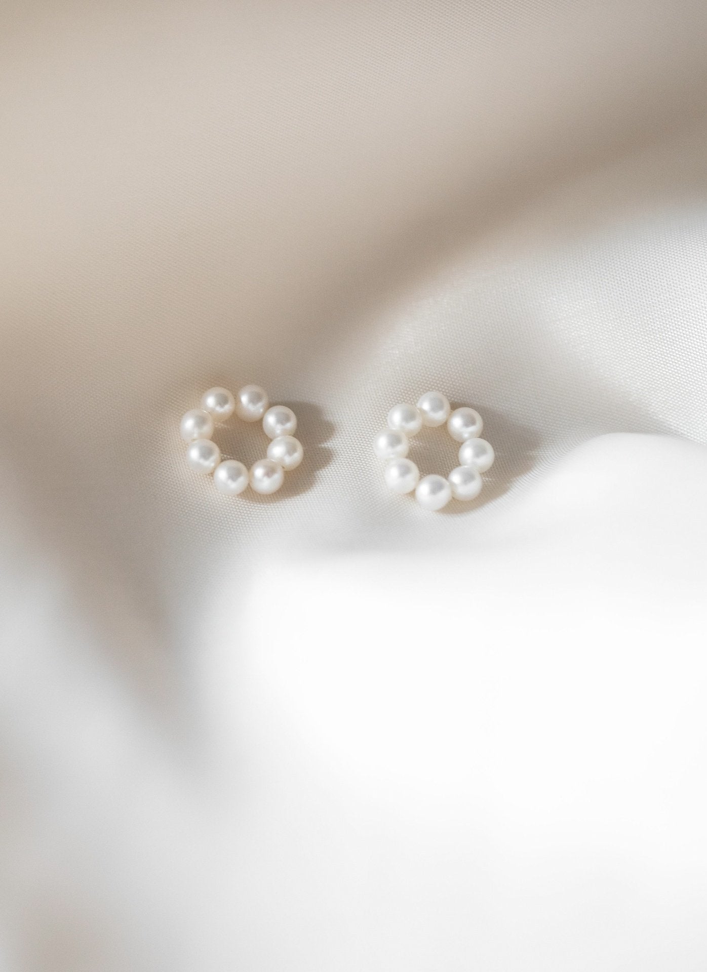 ADD-ON HOOP WITH PEARLS