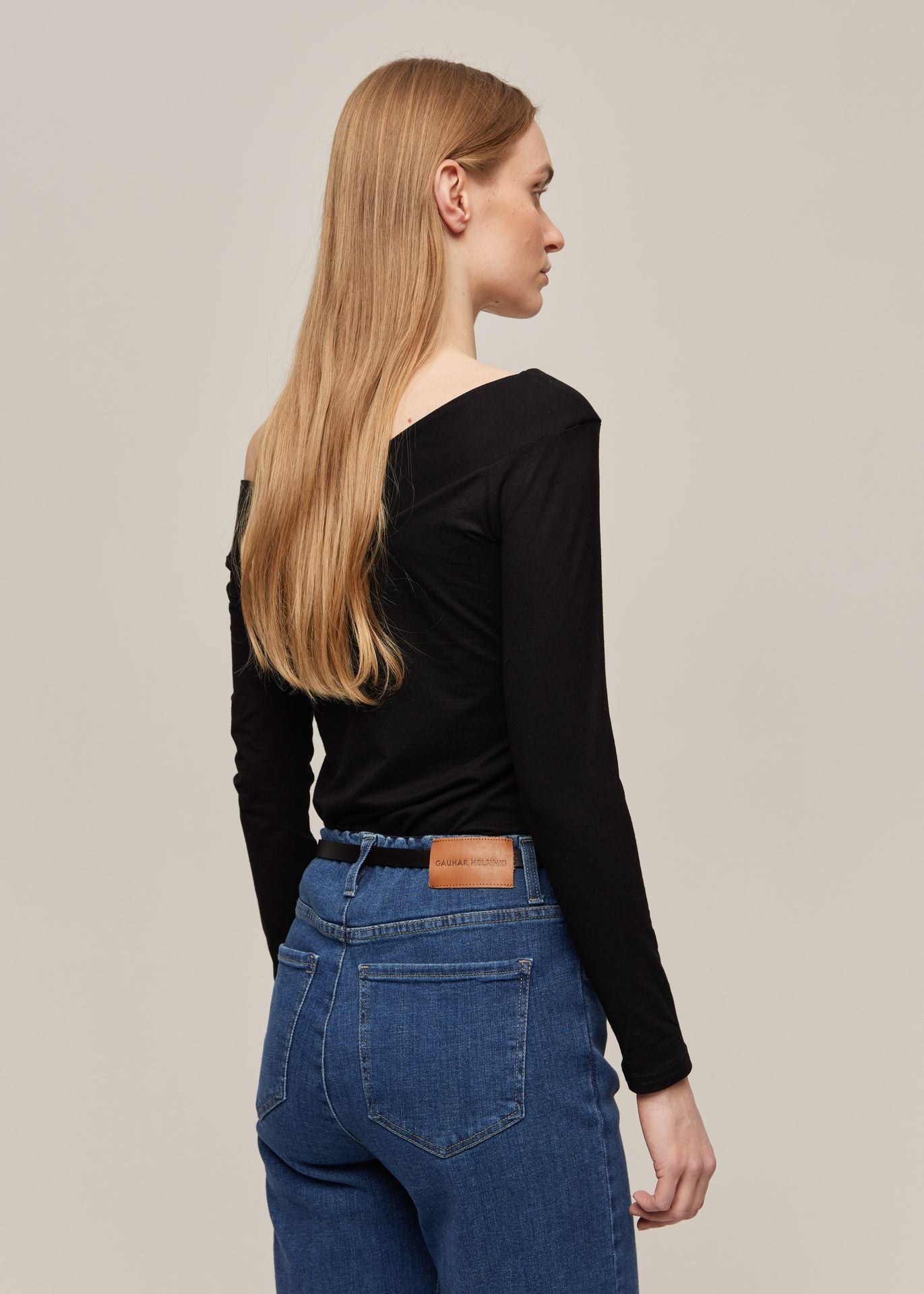 CROSS NECKLINE TOP BLACK