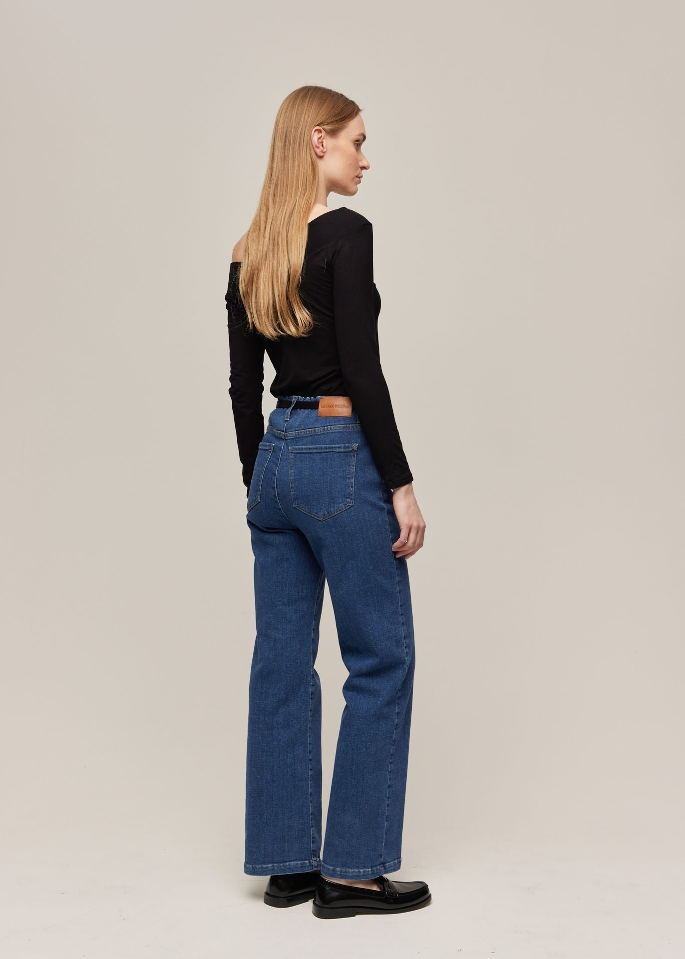 CROSS NECKLINE TOP BLACK