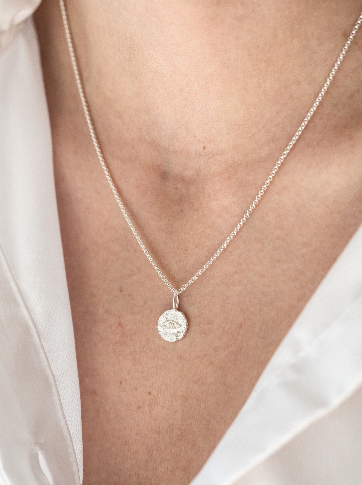 EYE SYMBOL PENDANT SILVER