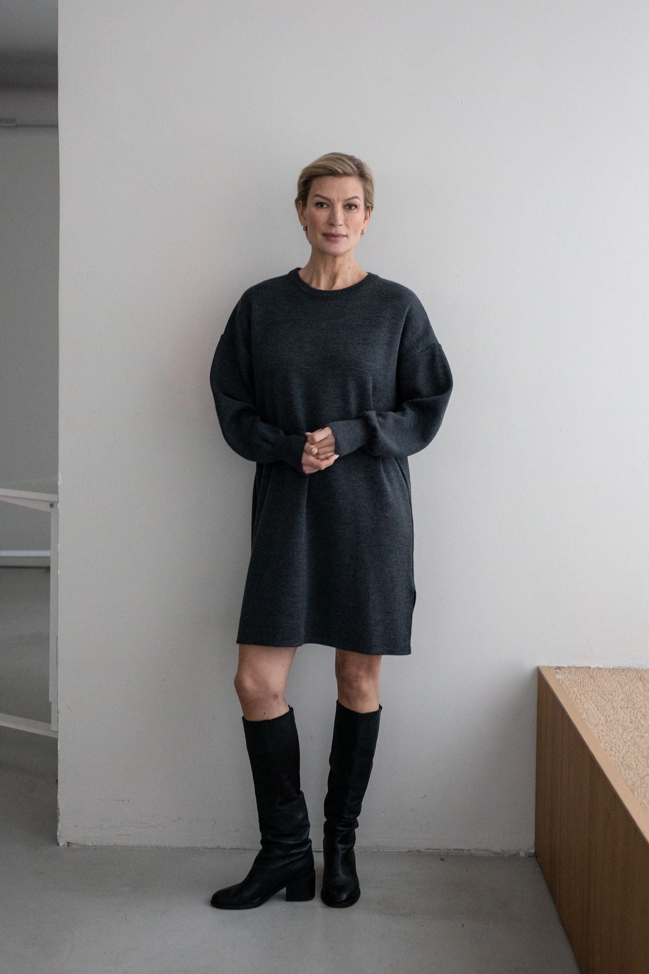 MERINO BOXY DRESS DARK GREY